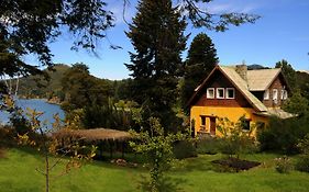 Los Juncos Patagonian Lake House